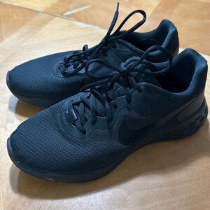 Women’s Nike Revolution 6 Black size 9
